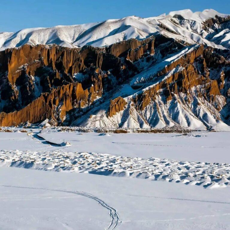 Urumqi to Altay: Every Way to Reach the Powder