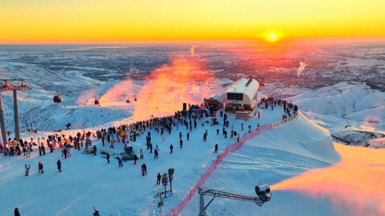 Cocoa Tuohai (Keketuohai) Ski Resort: Deep Powder & Canyon Views