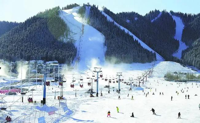 Long-Stay Winter Rentals in Xinjiang: Living Near the Snow