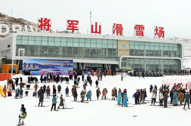 Après-Ski in Xinjiang: Hot Springs, Food & Culture