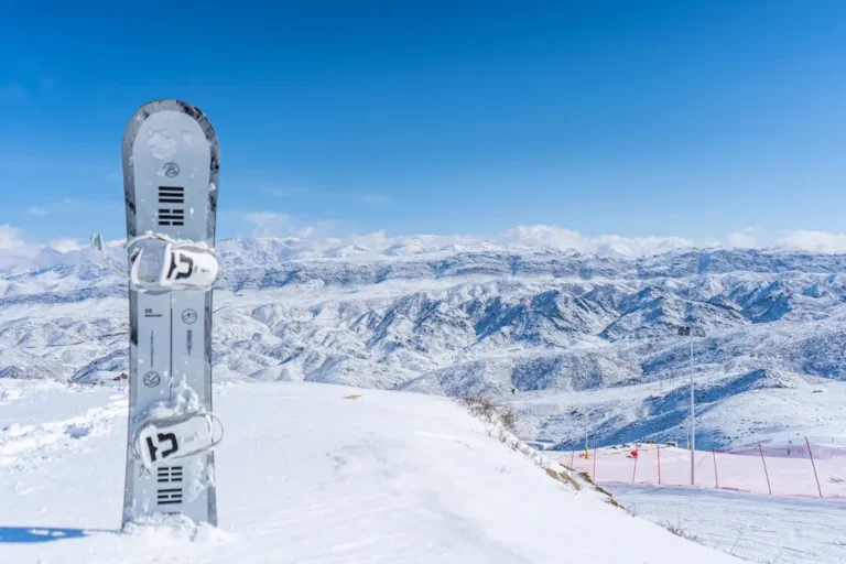 Family Skiing in Xinjiang: Resorts, Tips & Kid-Friendly Fun