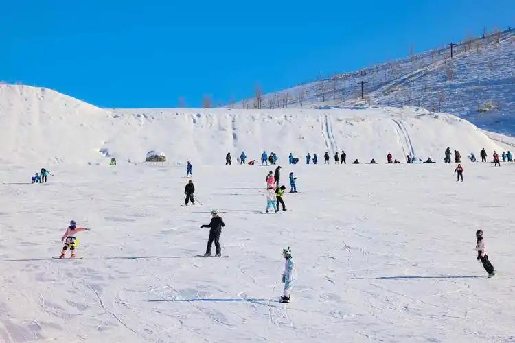 Skiing in Xinjiang with Kids: Family-Friendly Resorts and Tips