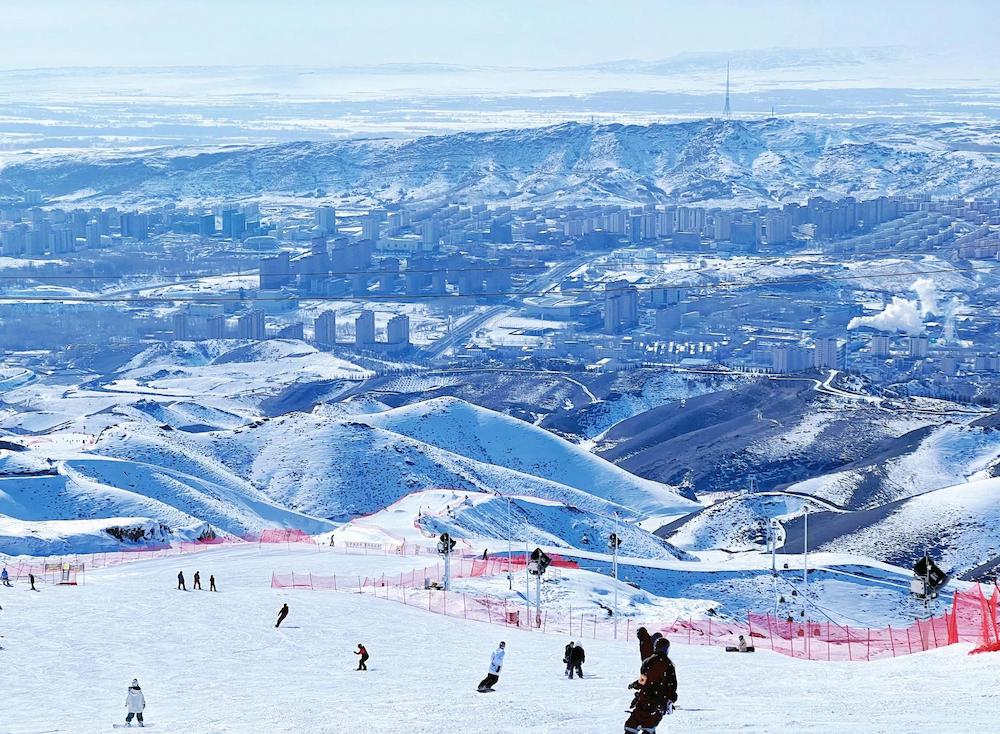 阿勒泰滑雪