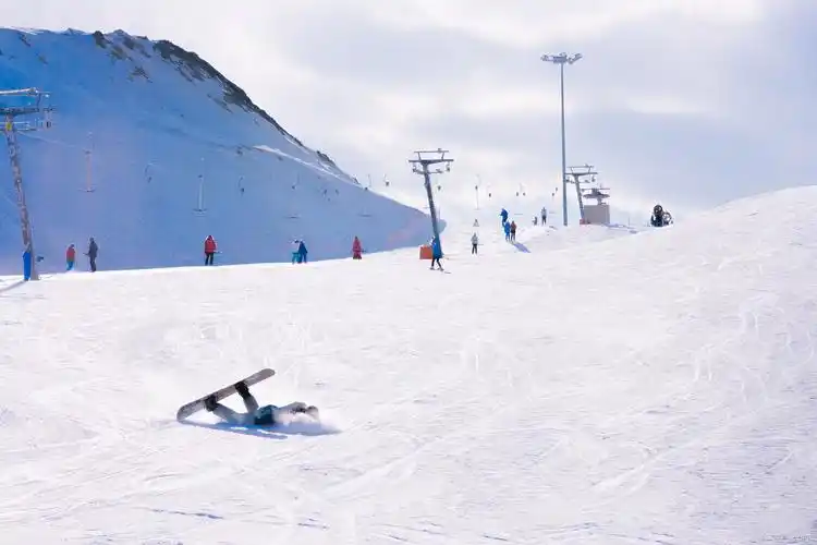 Qitai & Jiangbulake Winter Guide: Free Scenic Snow, Ski Resorts & the Silk Road Town