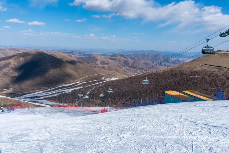 Manas Winter Travel Guide: Skiing, Ice Carnivals & Family Fun in Northern Xinjiang