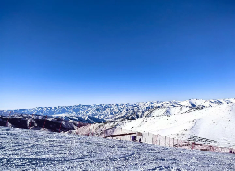 Hoxud Jinshatan Winter Guide: Lake-Ice Sports, Snow Carnival & Bosten Lake Getaways