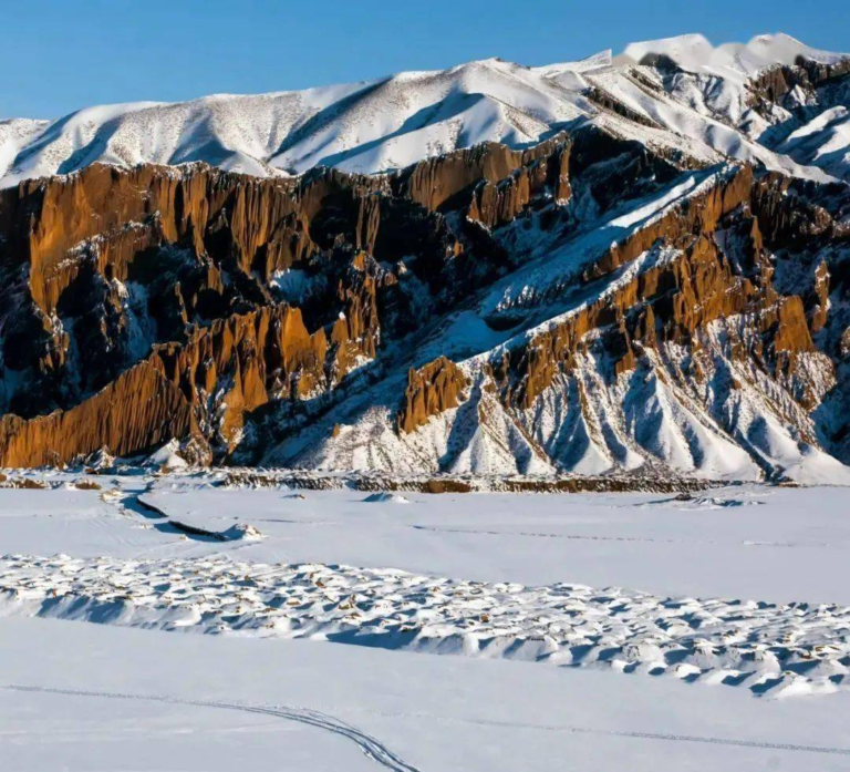 Xinjiang ski scene 1768