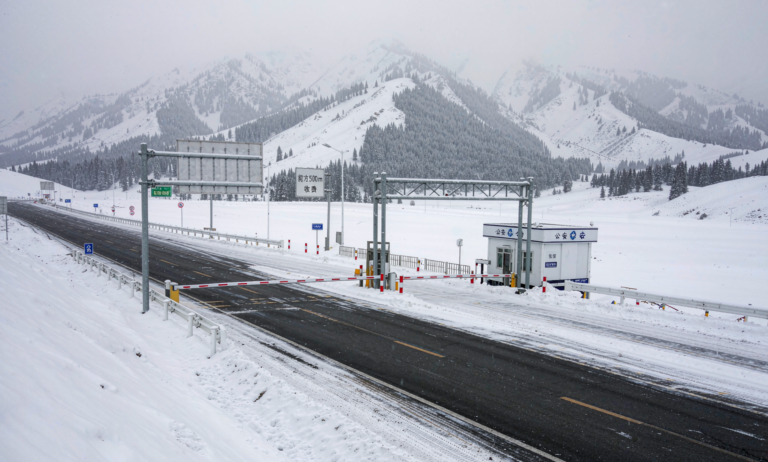 xinjiang-ski-border-checkpoints
