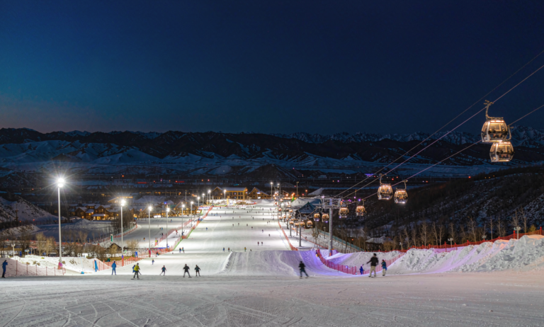 Xinjiang night skiing