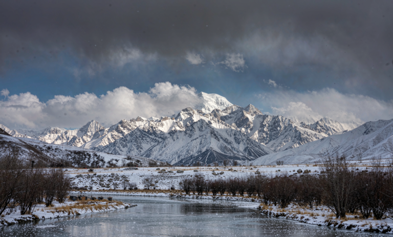 Tomur peaks near Uqturpan Aksu winter